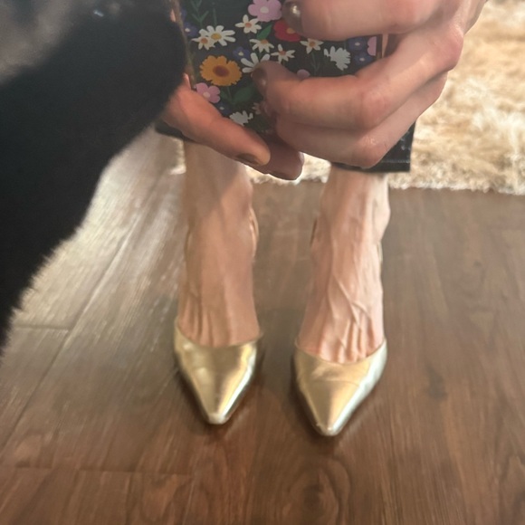 Manolo Blahnik Champagne Gold Slingback, 39 - Picture 8 of 9